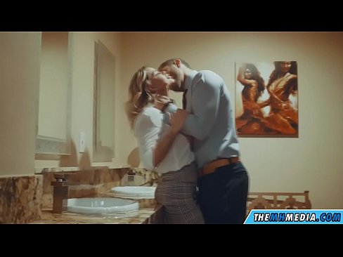 ❤️ Калі грудастая бландынка спакушае цябе ў грамадскім туалете ☑ Чербанне у порна be.pornokey.ru ️❤